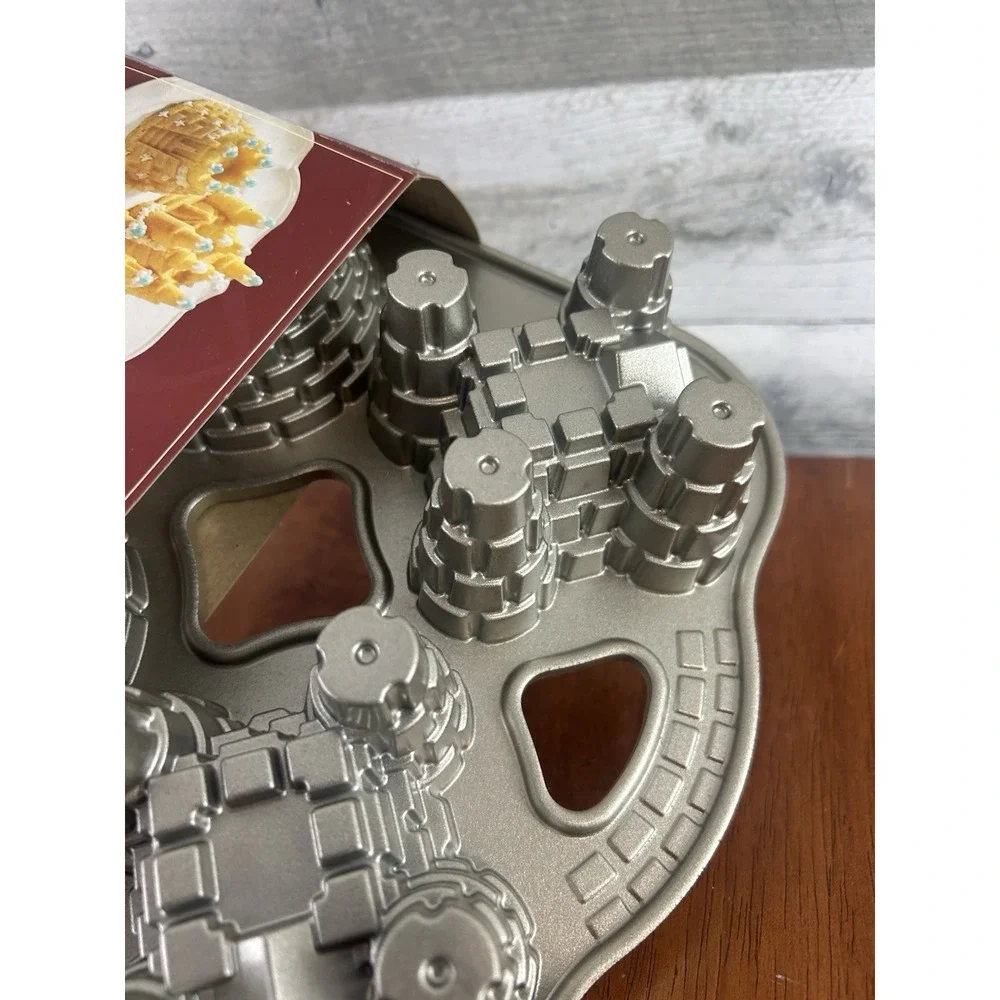 Nordic Ware Cake Bake Pan Castle Cakelette 6  1/2Cups Cast Aluminum Non Stick
